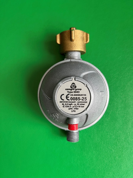 Druckregler Druckminderer 30 mbar mit Abblasventil Wohnwagen